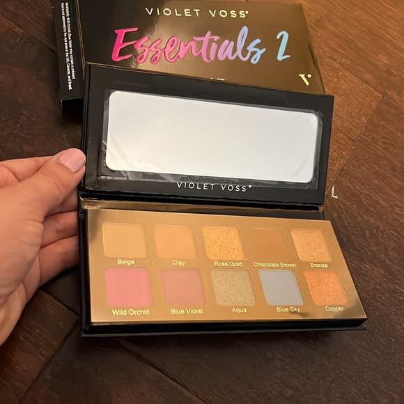Violet Voss Essentials 2 Pro Series Eye Shadow and Pressed Pigment Palette - Picture 4 of 7